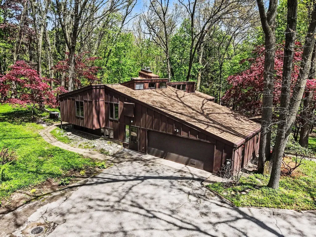 1000 Carolee Lane Kalamazoo City MI 49008