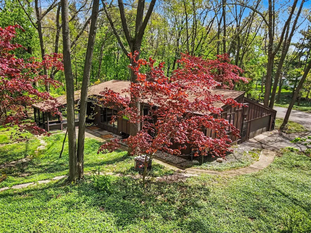 1000 Carolee Lane Kalamazoo City MI 49008