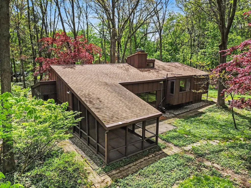 1000 Carolee Lane Kalamazoo City MI 49008