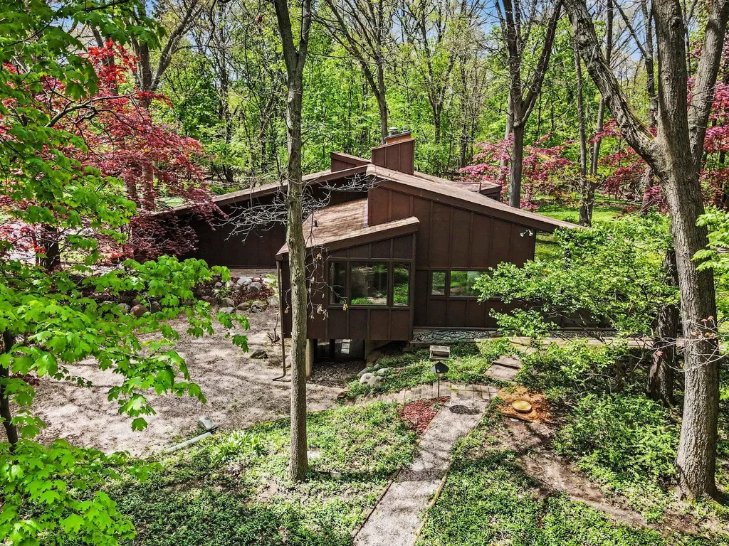 1000 Carolee Lane Kalamazoo City MI 49008
