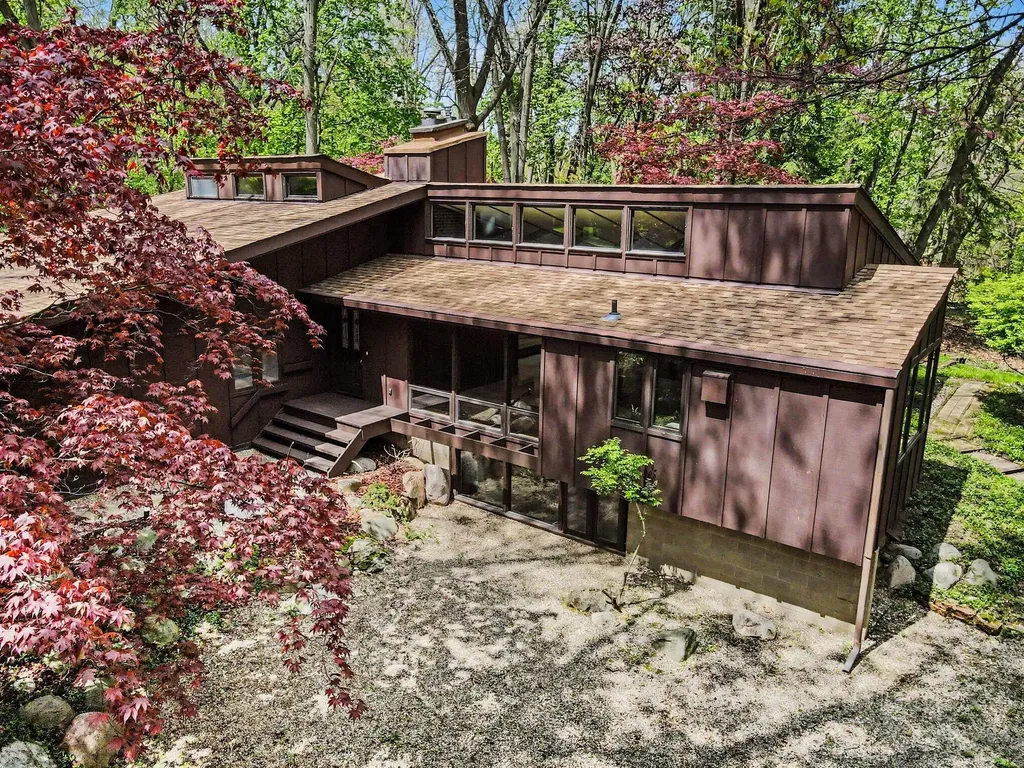 1000 Carolee Lane Kalamazoo City MI 49008