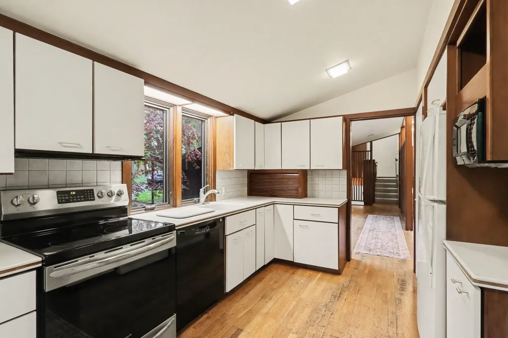 1000 Carolee Lane Kalamazoo City MI 49008