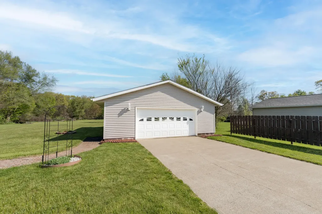 10175 E R Avenue E Pavilion Township MI 49088
