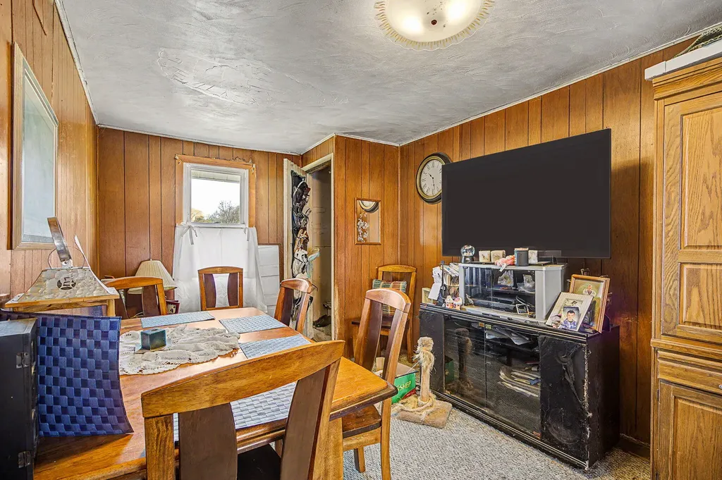 19 Evanston Avenue Emmett Charter Township MI 49014