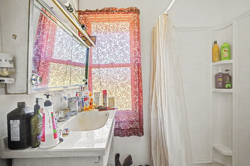 19 Evanston Avenue Emmett Charter Township MI 49014
