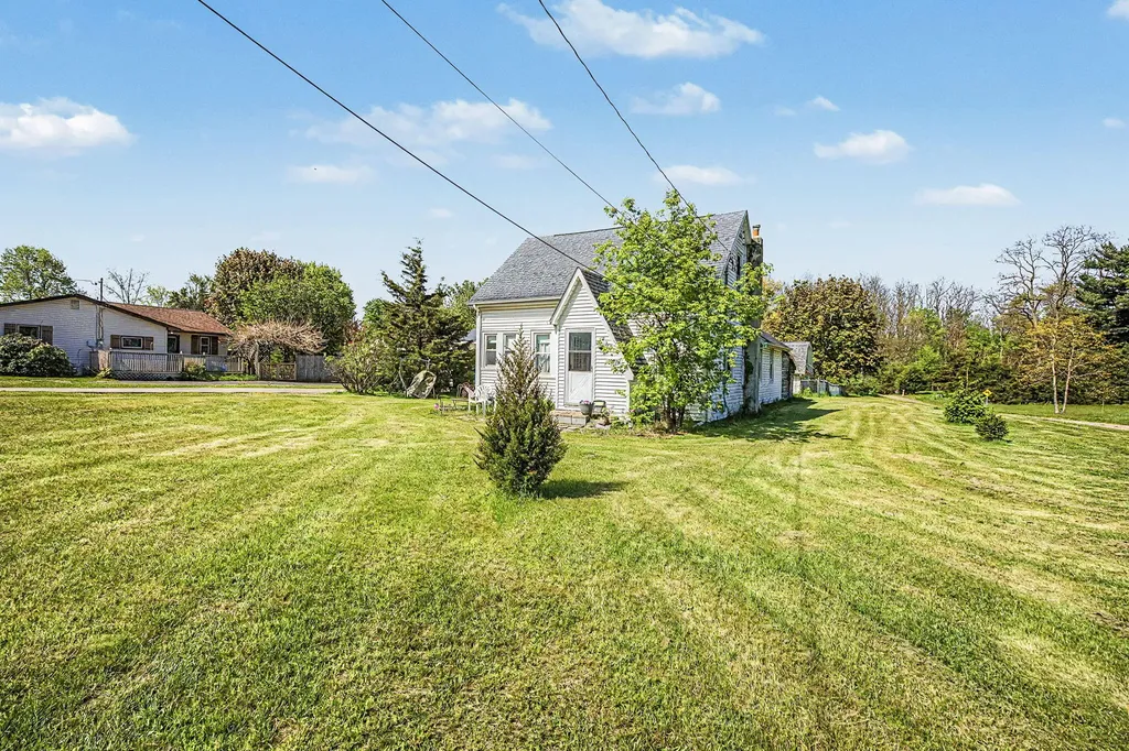 19 Evanston Avenue Emmett Charter Township MI 49014
