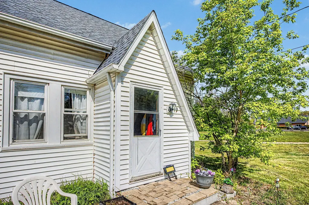 19 Evanston Avenue Emmett Charter Township MI 49014