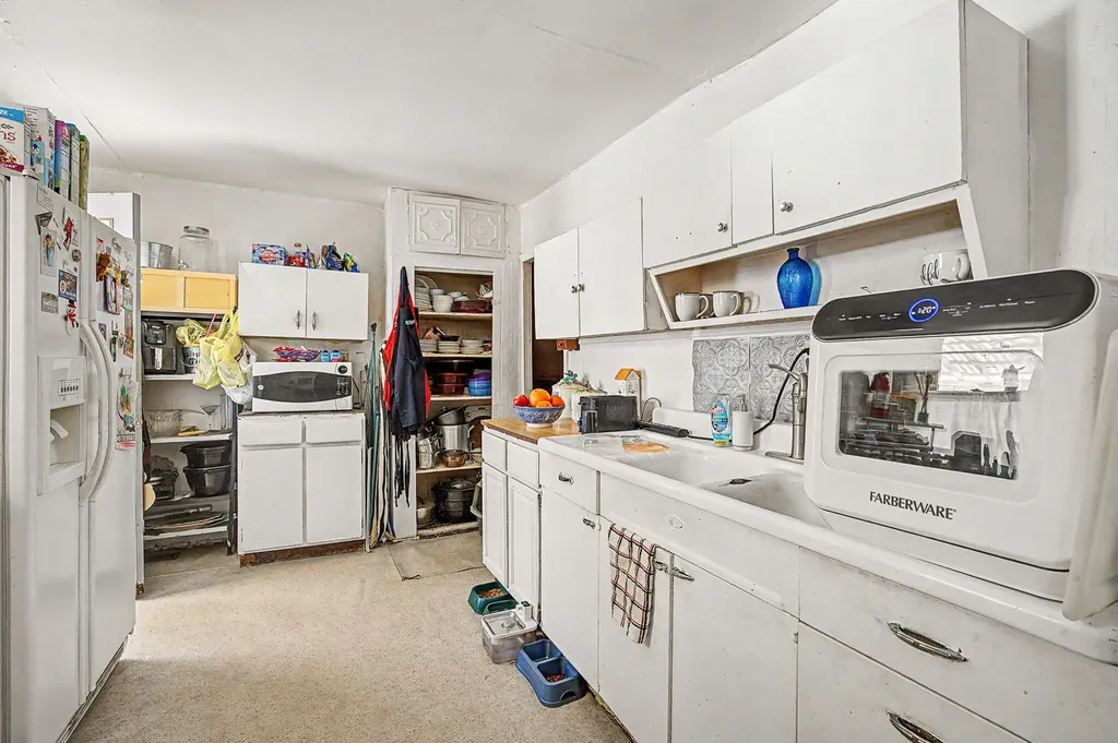 19 Evanston Avenue Emmett Charter Township MI 49014