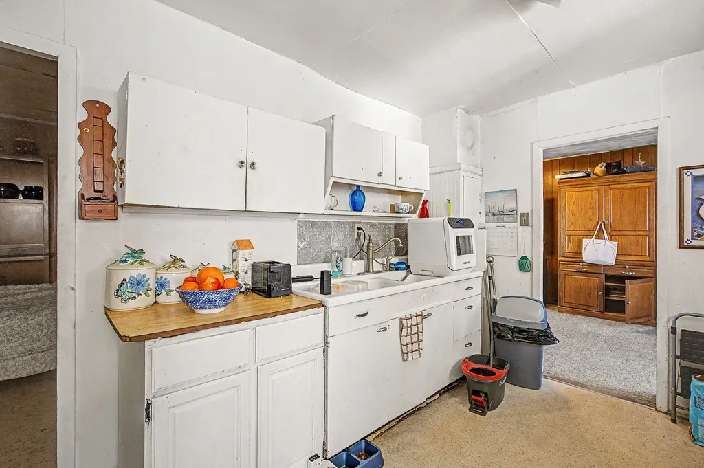 19 Evanston Avenue Emmett Charter Township MI 49014
