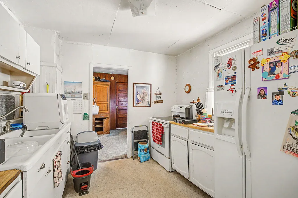 19 Evanston Avenue Emmett Charter Township MI 49014