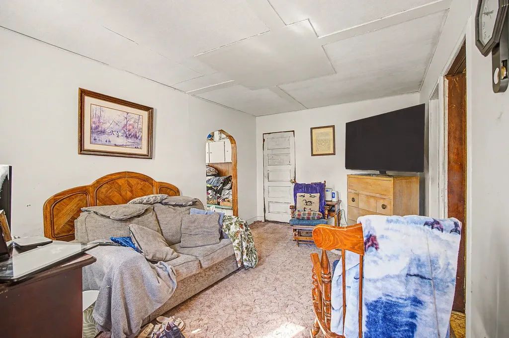 19 Evanston Avenue Emmett Charter Township MI 49014