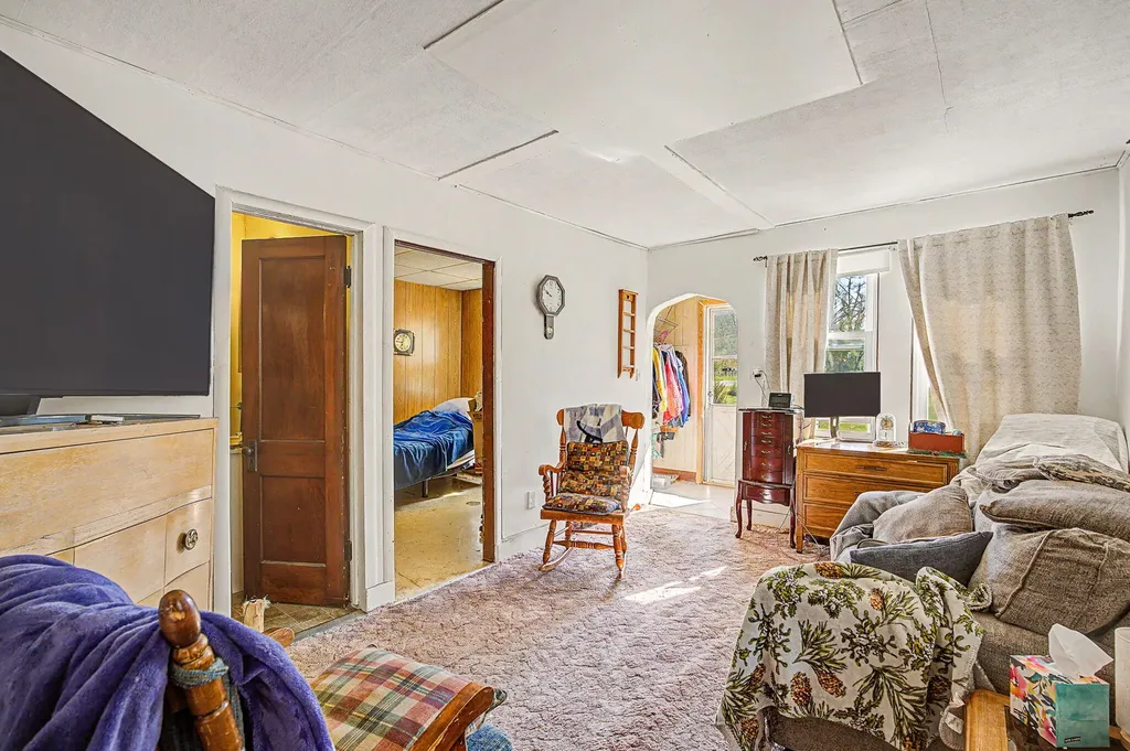 19 Evanston Avenue Emmett Charter Township MI 49014