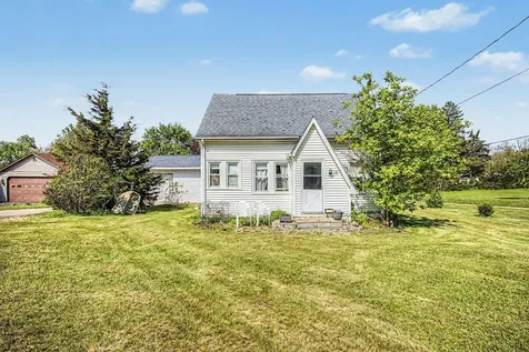 19 Evanston Avenue Emmett Charter Township MI 49014