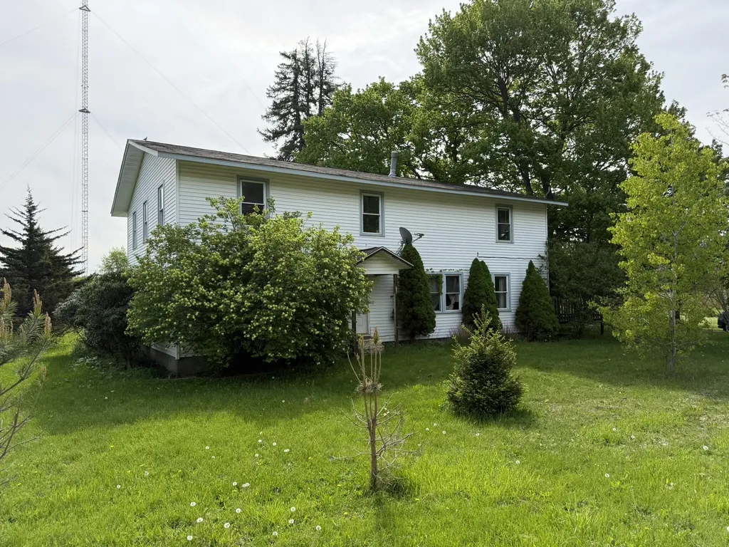 21339 County Road 687 Geneva Township MI 49013