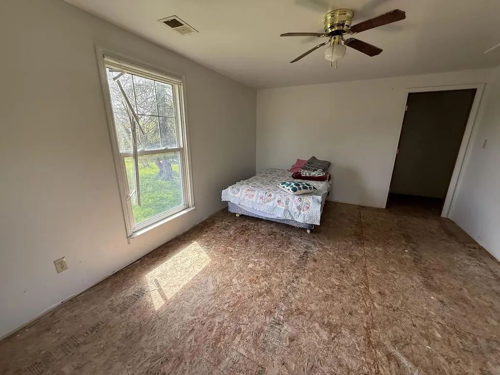 21339 County Road 687 Geneva Township MI 49013