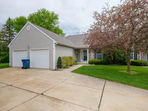 2912 Hunters Place Comstock Charter Township MI 49048