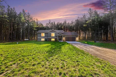 1671 Pineland Path Valley Township MI 49010