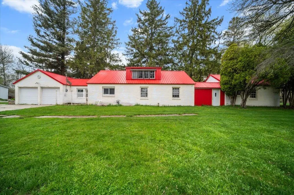 5599 Howard City Edmore Road Home Township MI 48891