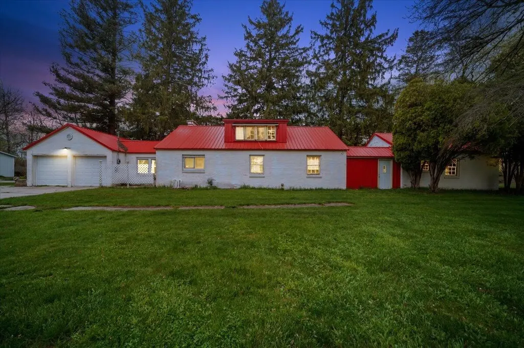 5599 Howard City Edmore Road Home Township MI 48891