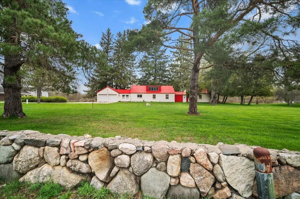 5599 Howard City Edmore Road Home Township MI 48891