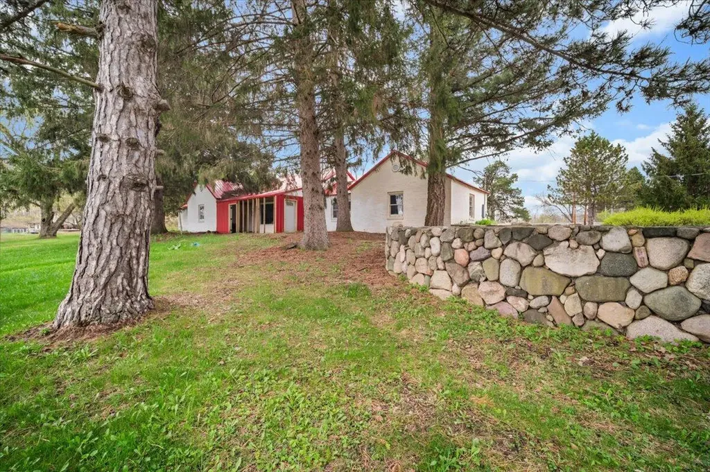 5599 Howard City Edmore Road Home Township MI 48891