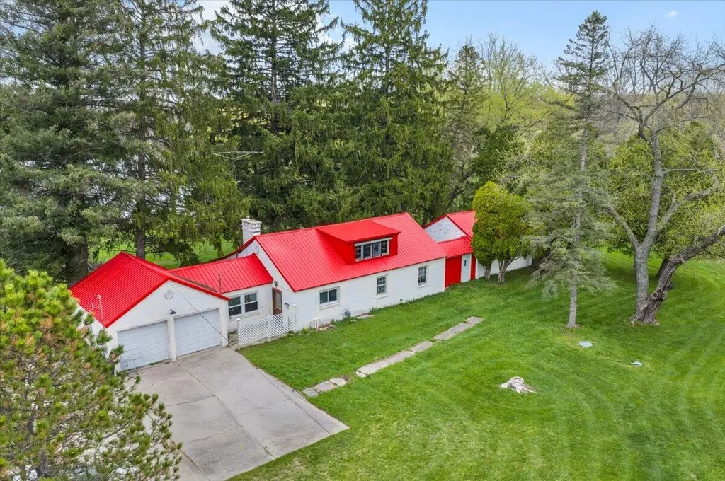 5599 Howard City Edmore Road Home Township MI 48891