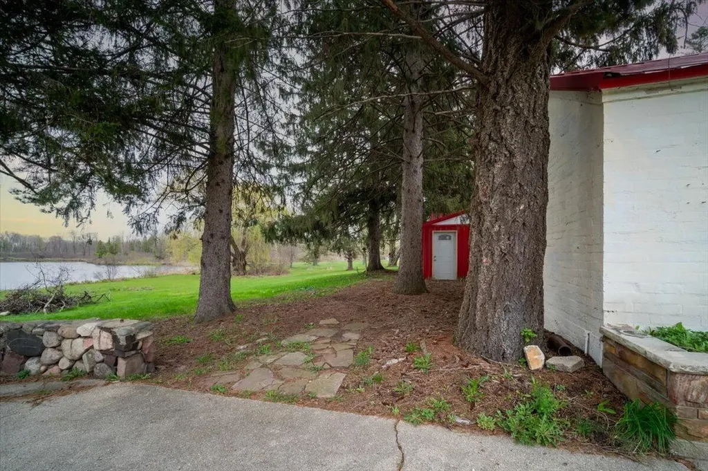 5599 Howard City Edmore Road Home Township MI 48891