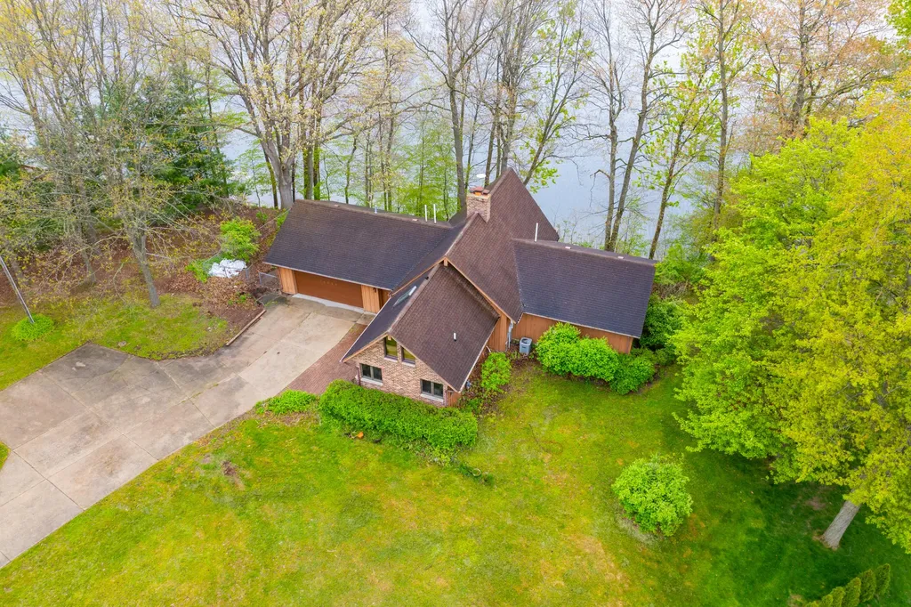 28323 Northern Bluff Drive Pine Grove Township MI 49055