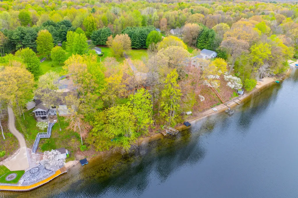 28323 Northern Bluff Drive Pine Grove Township MI 49055