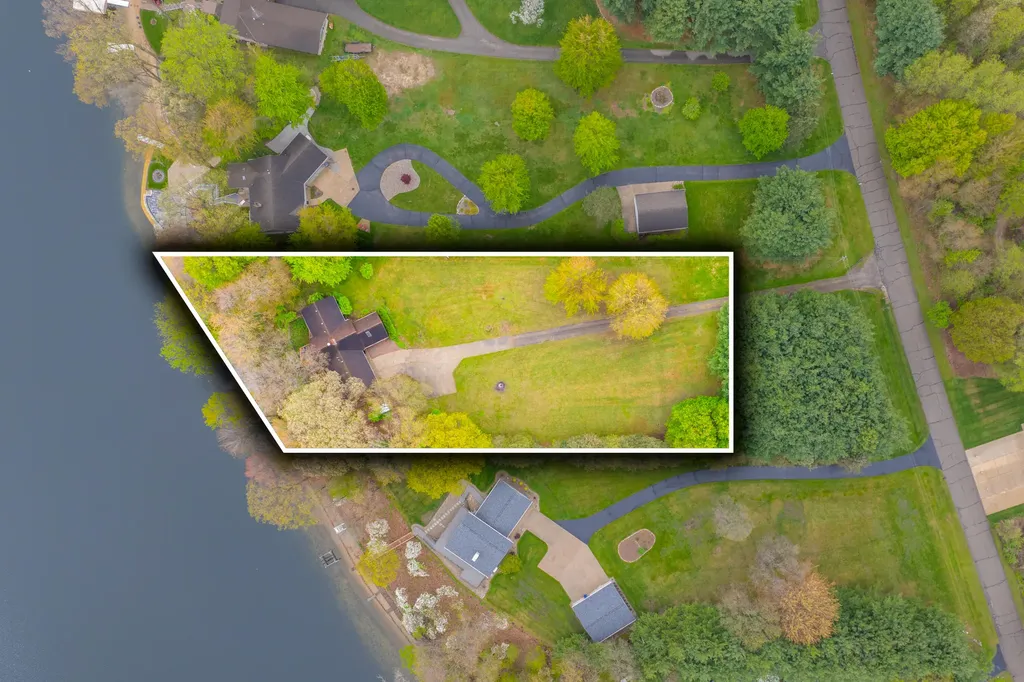 28323 Northern Bluff Drive Pine Grove Township MI 49055