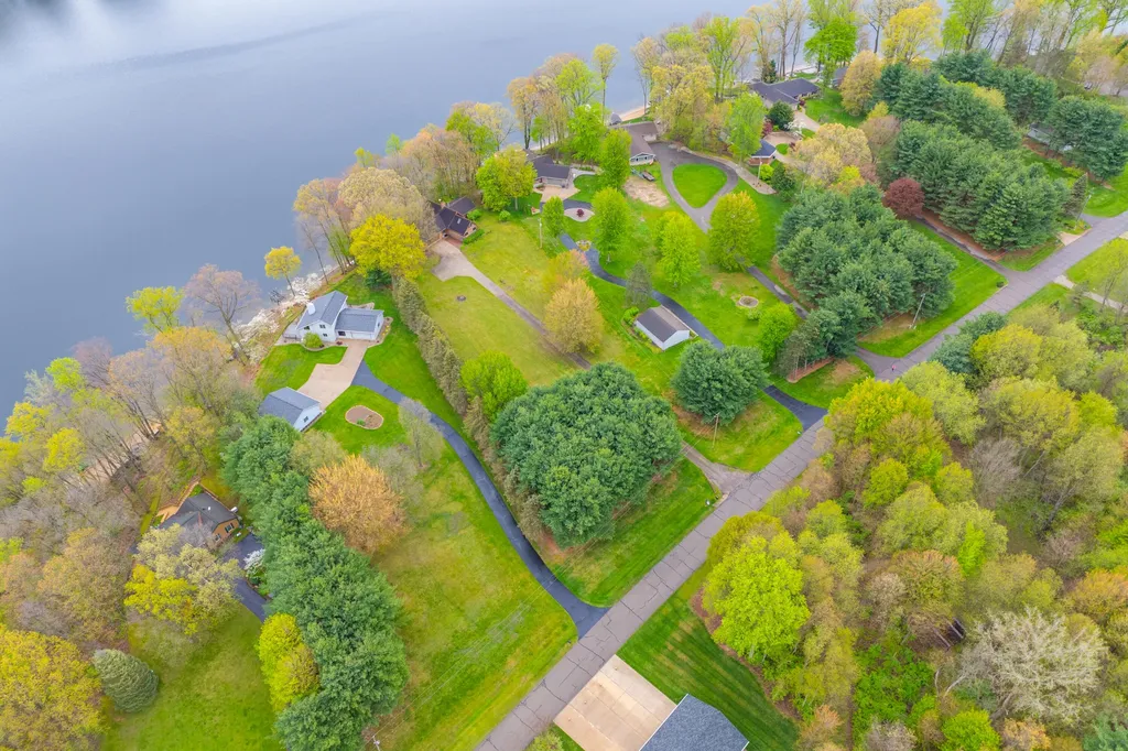 28323 Northern Bluff Drive Pine Grove Township MI 49055