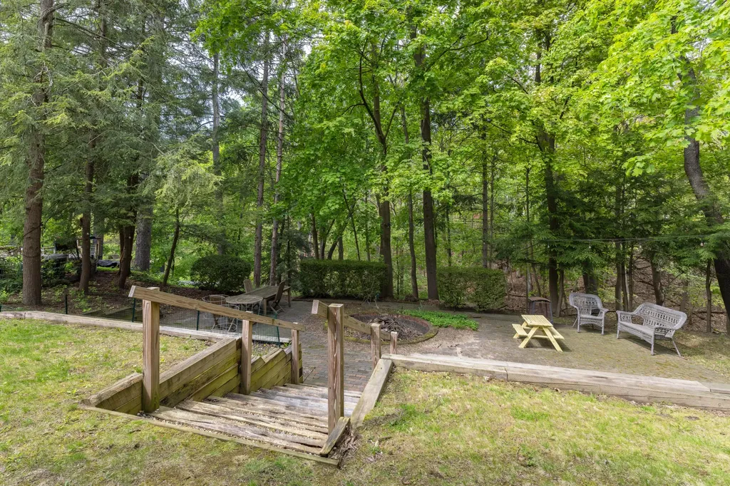 803 Forest Glen Boulevard Kalamazoo City MI 49008