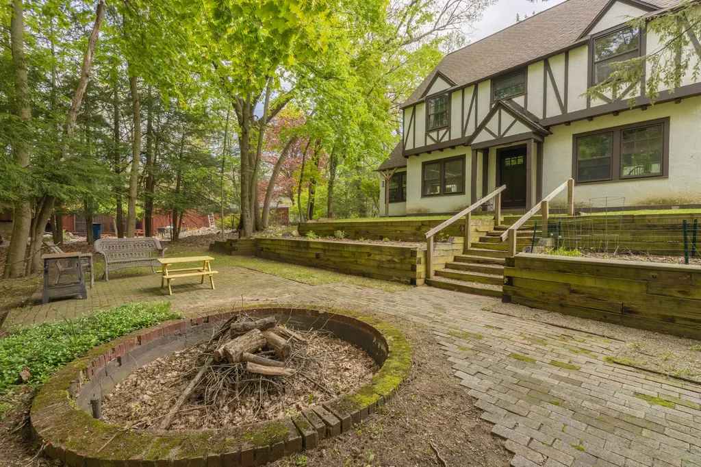 803 Forest Glen Boulevard Kalamazoo City MI 49008