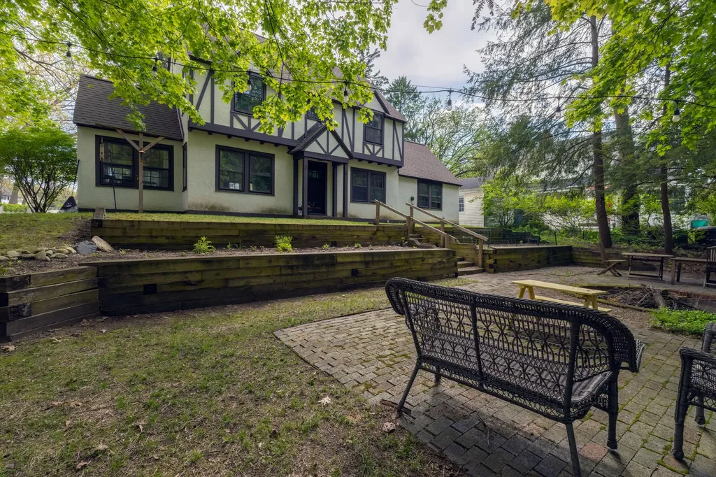 803 Forest Glen Boulevard Kalamazoo City MI 49008
