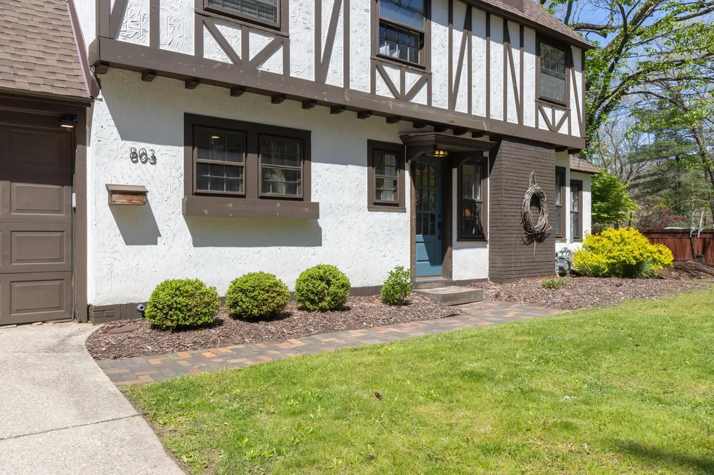 803 Forest Glen Boulevard Kalamazoo City MI 49008
