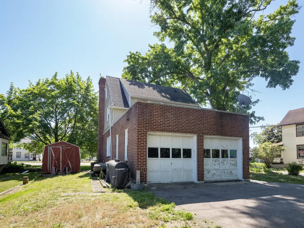 601 N Kalamazoo Street Paw Paw Village MI 49079