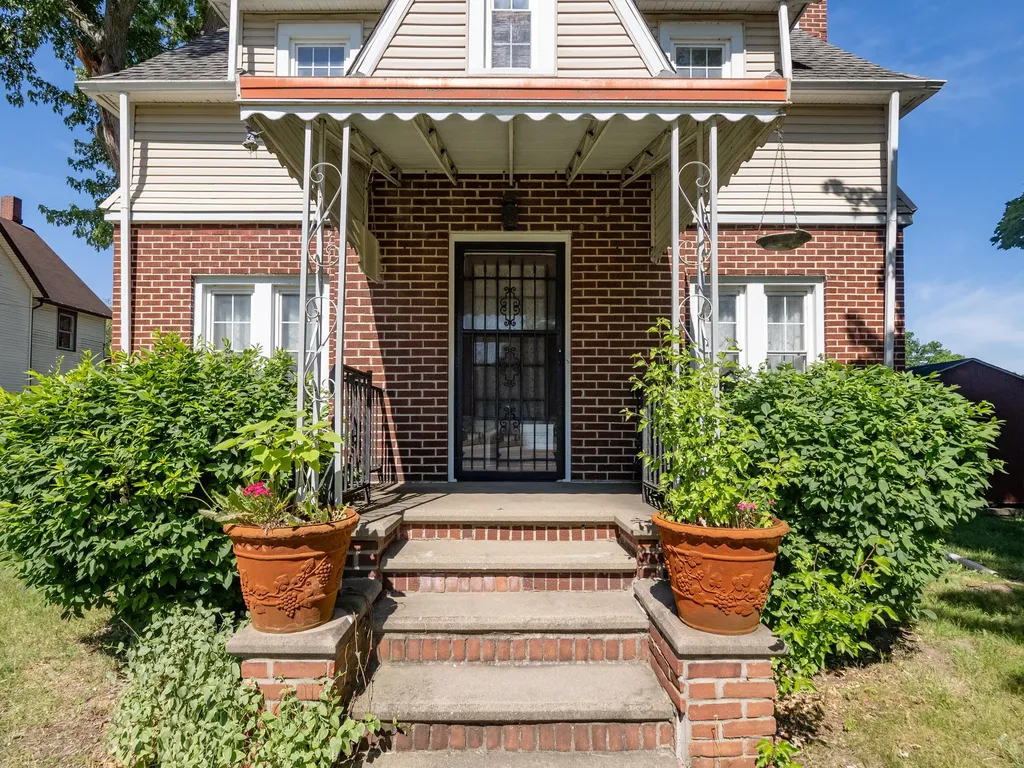 601 N Kalamazoo Street Paw Paw Village MI 49079
