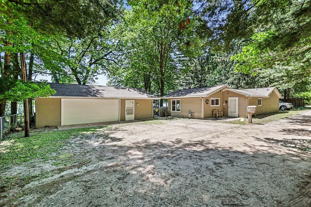 301 Cotton Lake Drive Newton Township MI 49014