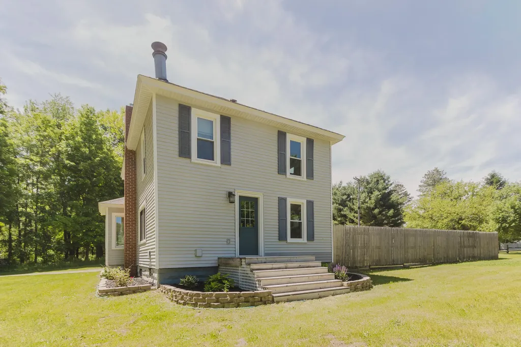 28033 62nd Avenue Antwerp Township MI 49065