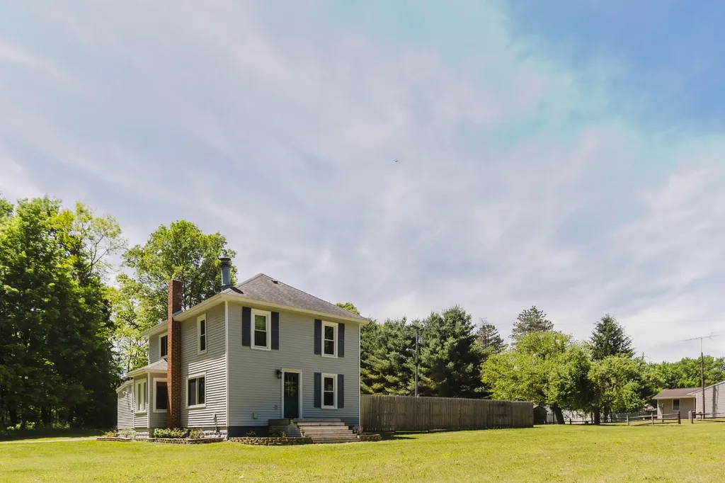 28033 62nd Avenue Antwerp Township MI 49065