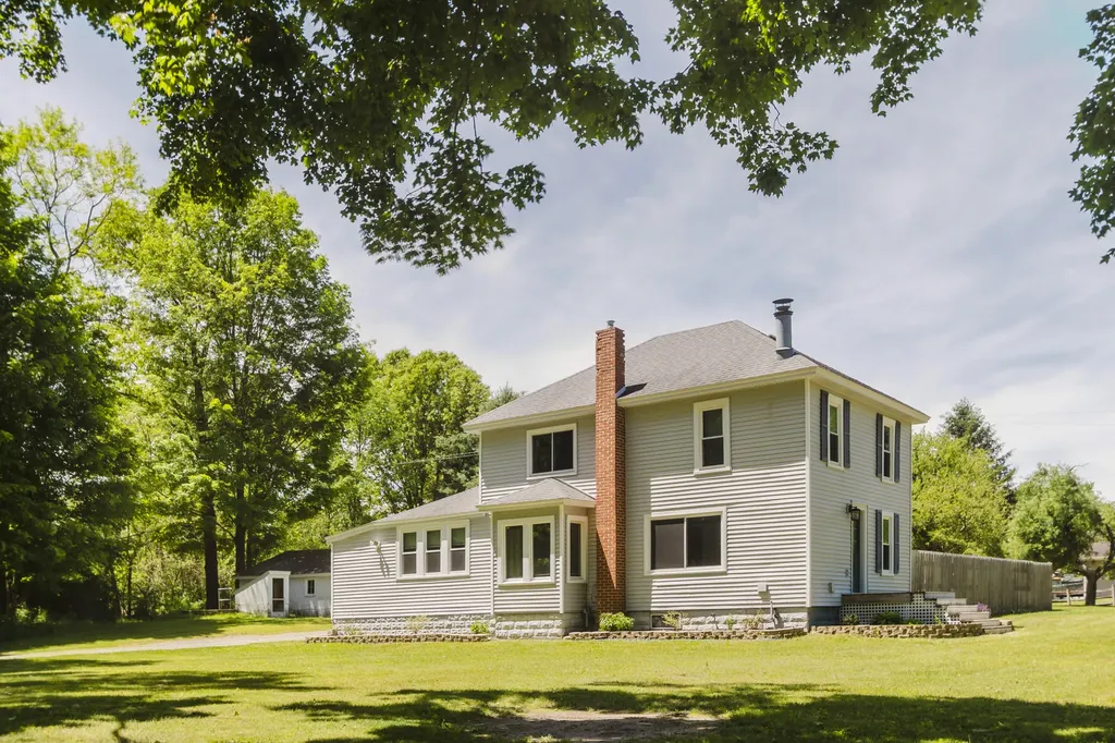 28033 62nd Avenue Antwerp Township MI 49065