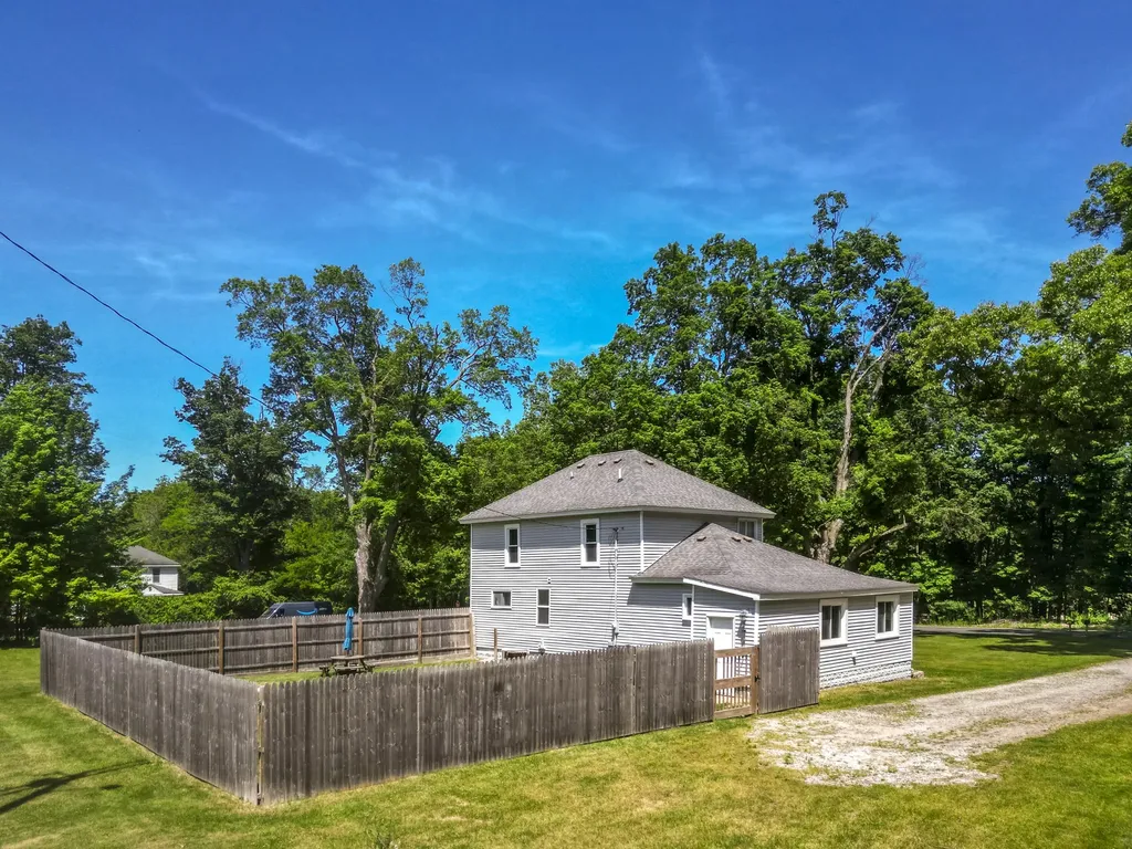 28033 62nd Avenue Antwerp Township MI 49065