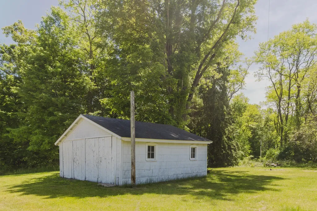 28033 62nd Avenue Antwerp Township MI 49065