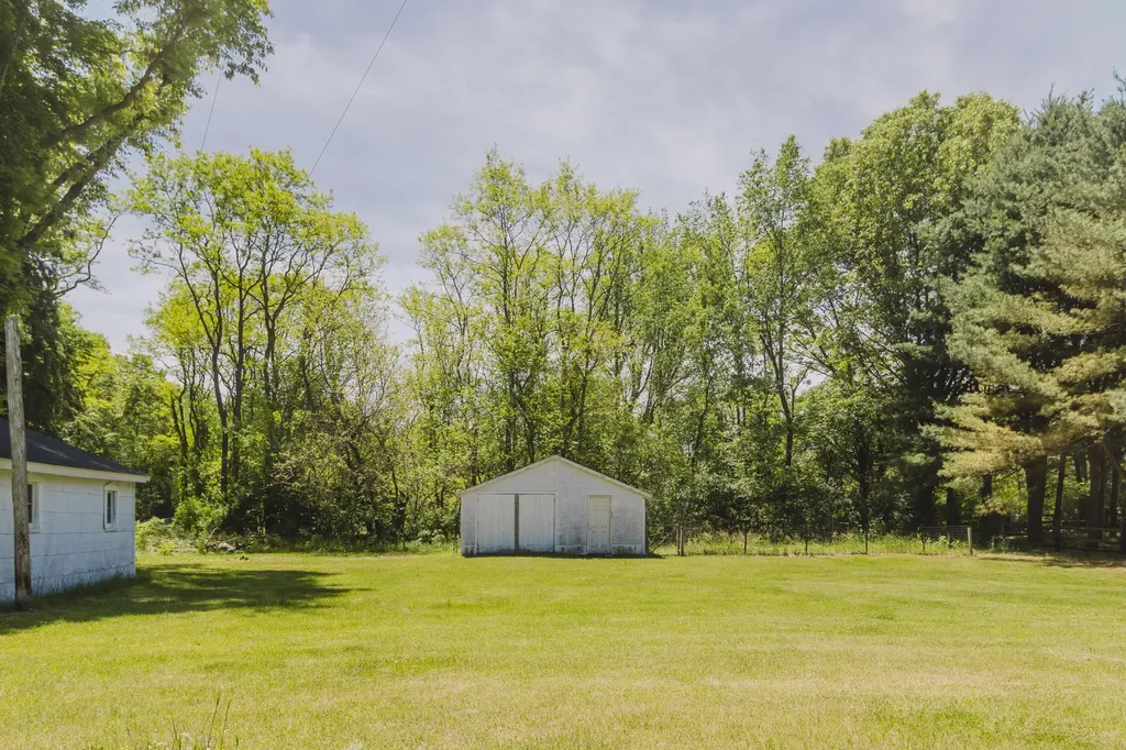 28033 62nd Avenue Antwerp Township MI 49065
