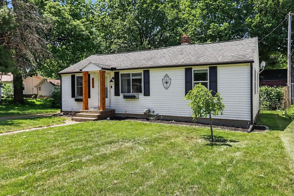 315 N Cedar Street Schoolcraft Village MI 49087