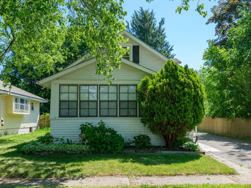 812 Washburn Avenue Kalamazoo Charter Township MI 49048
