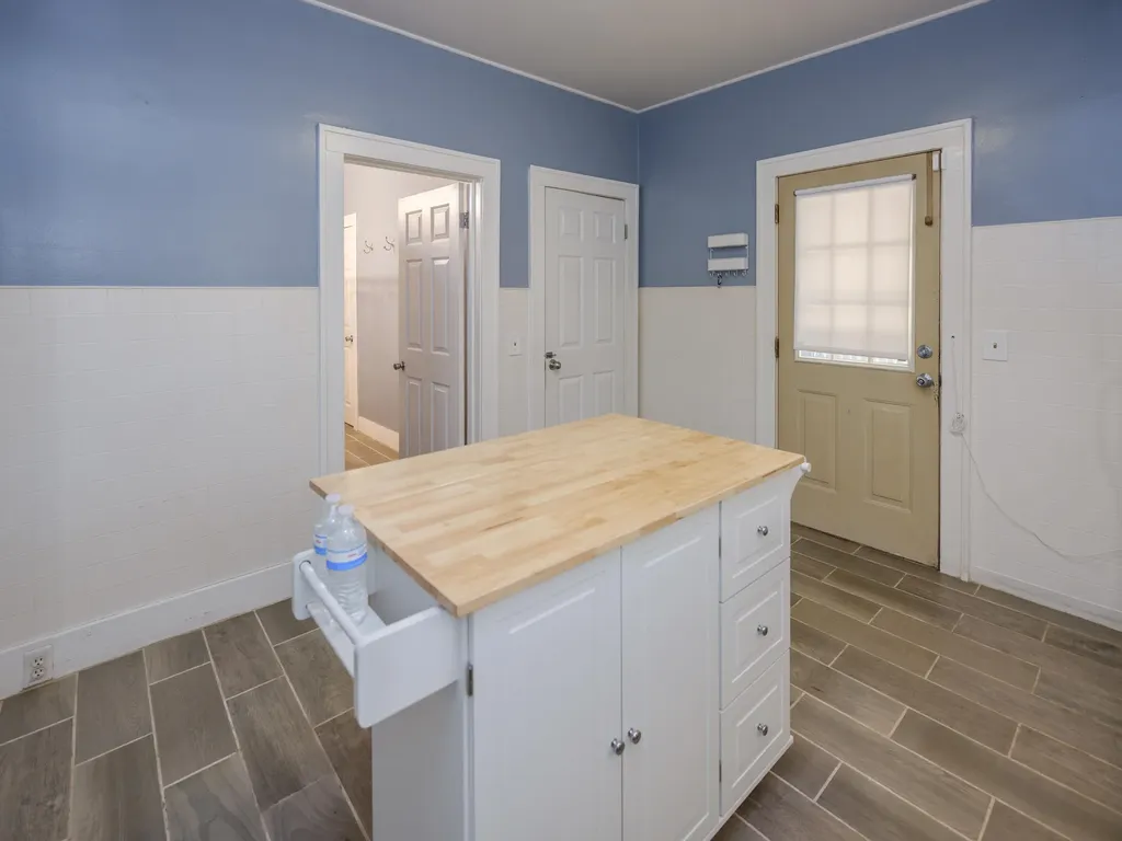 812 Washburn Avenue Kalamazoo Charter Township MI 49048