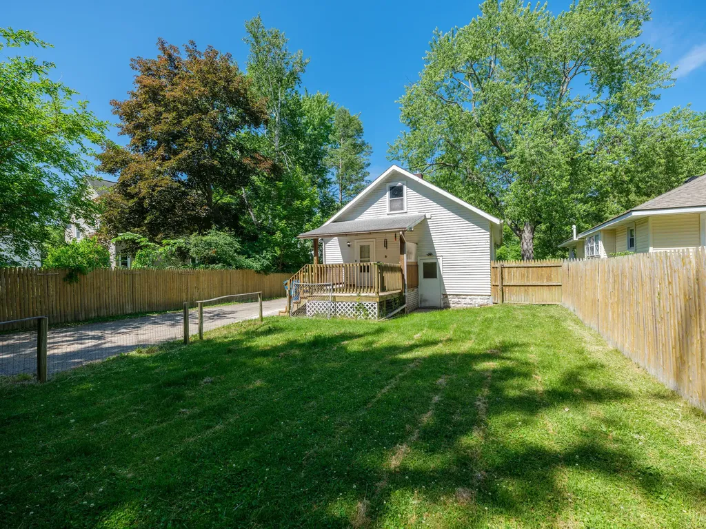 812 Washburn Avenue Kalamazoo Charter Township MI 49048