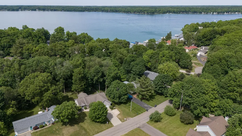 11175 Delmar Avenue Ross Township MI 49083