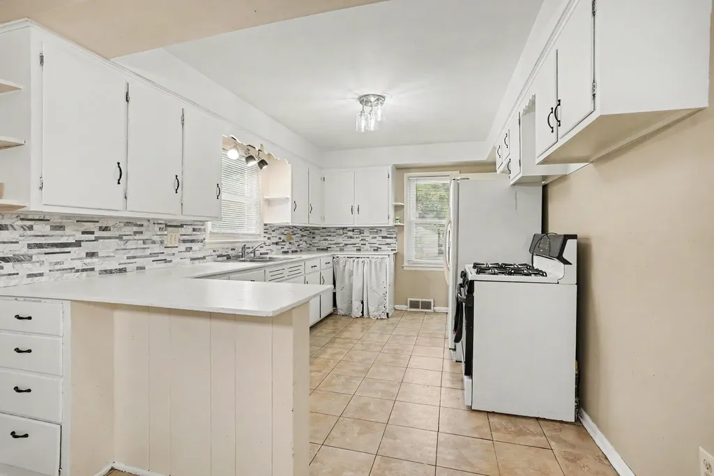 1425 Sunnyside Drive Kalamazoo Charter Township MI 49048